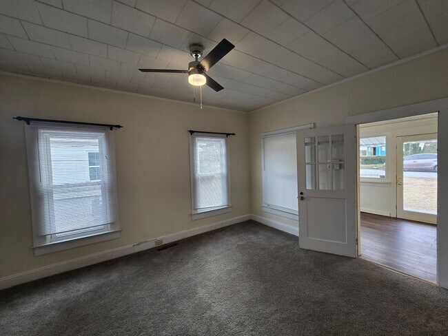 Building Photo - Charming 1920s Bungalow Steps from Downtown Mebane!