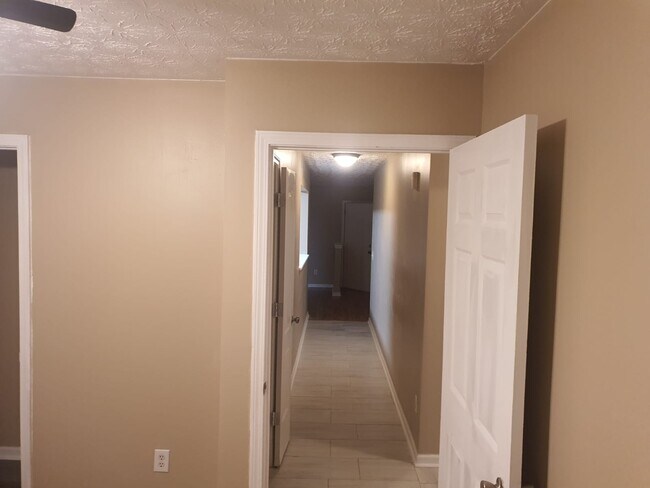 Building Photo - 5104 Fairington Ridge Cir