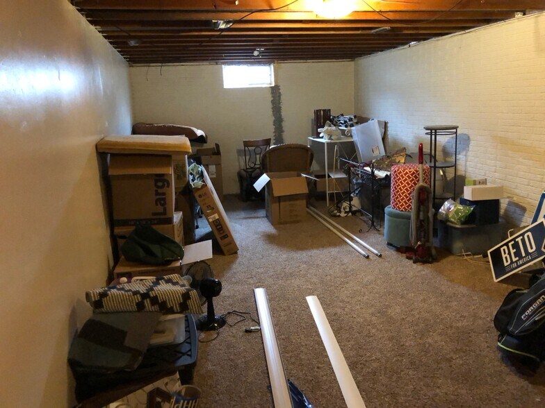 Building Photo - 1044 Rainbow Blvd