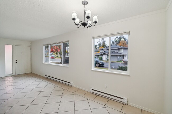 Building Photo - Newly Updated - Spacious Three Bedroom Condo