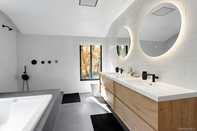 Building Photo - 16 Old Wagon Rd