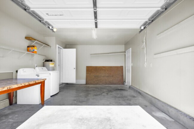 Building Photo - 334 Palamino Trail