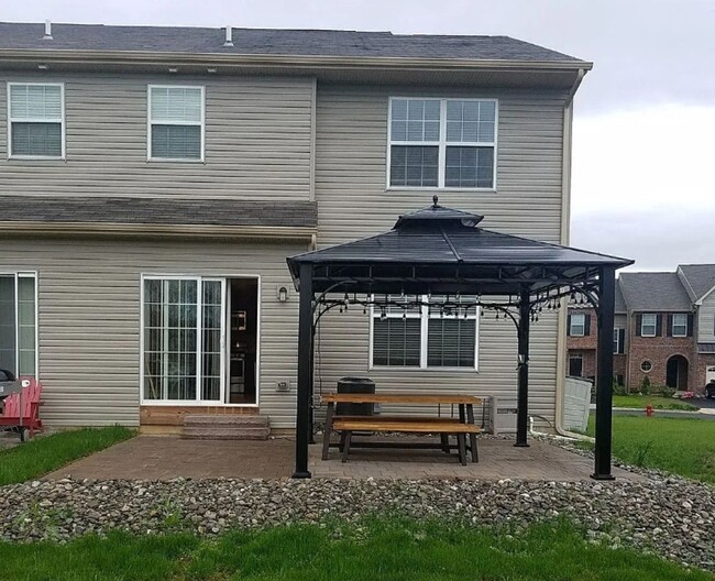 Building Photo - Spacious 3-Bedroom Townhome in Laurel Fiel...