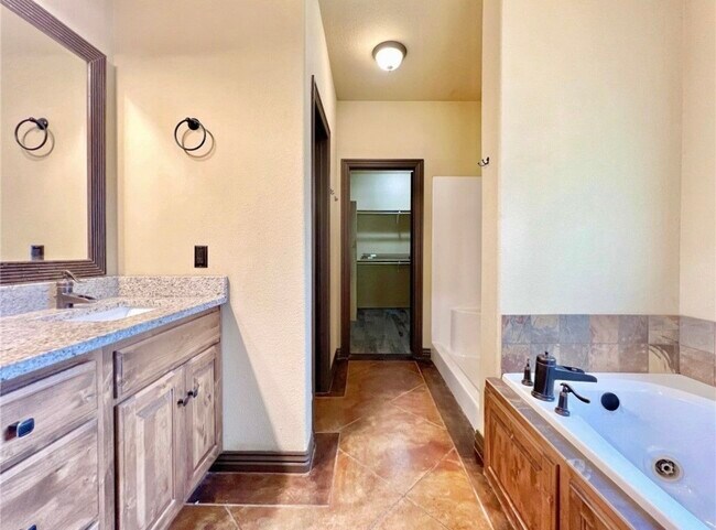 Building Photo - 11890 Club House Pkwy