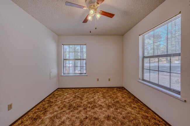 Building Photo - 120 Lower Terrace Dr