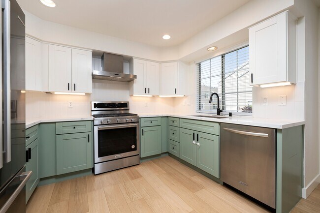 Building Photo - 356 Meridian Dr