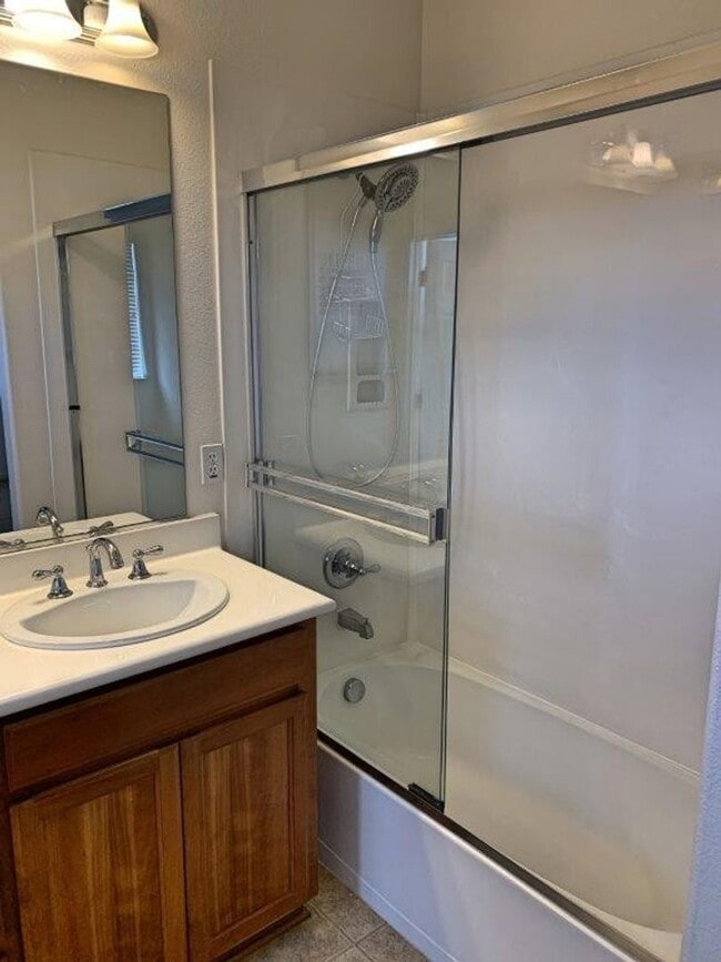 Building Photo - NEWER MODERN 3 BEDROOM VACAVILLE *STAR REN...