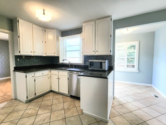 Building Photo - Two bed house in San Mateo
