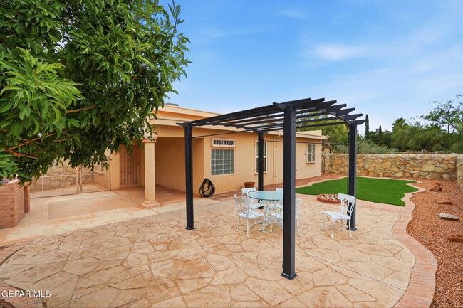 Building Photo - 1308 Rose Bud Ln