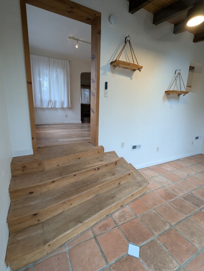 Building Photo - 455 NE Clay Ave