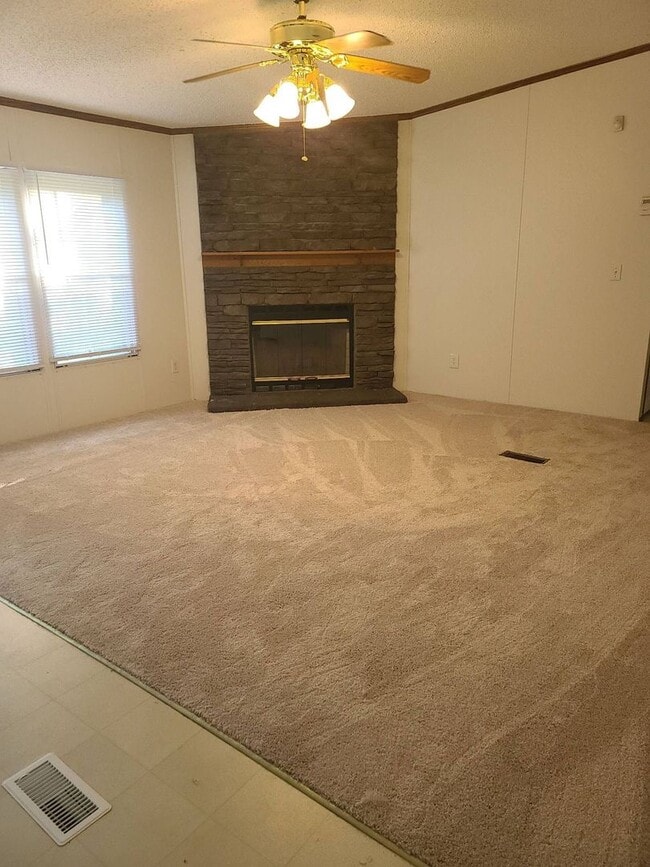 Building Photo - Large Home on Nearly an Acre! ACT NOW! ***RENT SPECIAL : 1/2 OFF FIRST MONTH OF RENT!!!