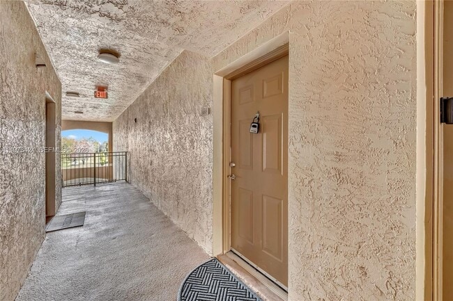 Building Photo - 151 SW 117th Ave