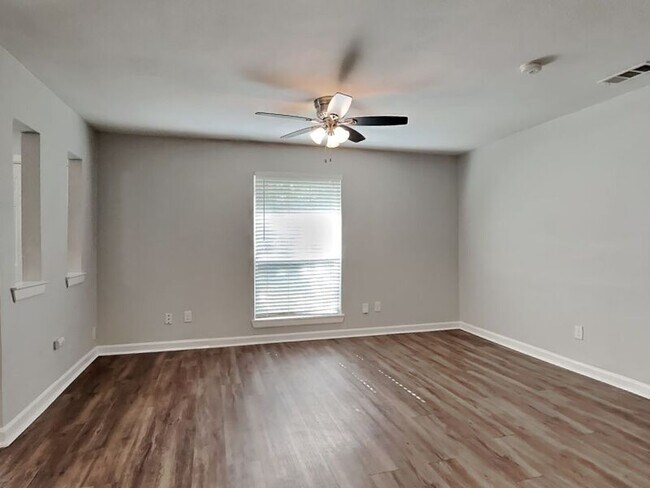 Building Photo - 1724 Spring Lake Dr
