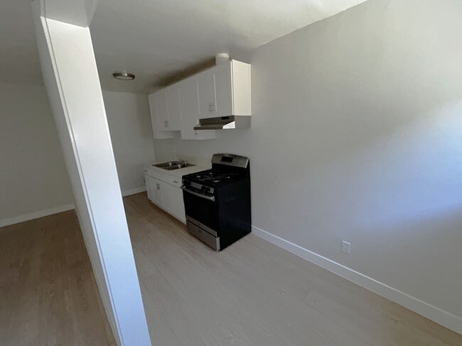 Building Photo - 1635 Normandie Ave