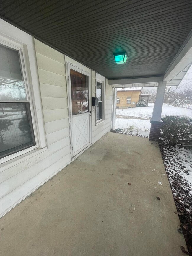 Building Photo - 8224 W Main St