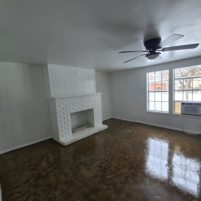 Building Photo - 701 McLain St