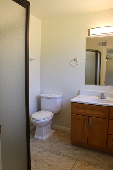 Building Photo - 335 Rollingwood Dr