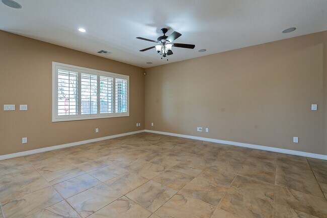 Building Photo - 28315 N Welton Pl
