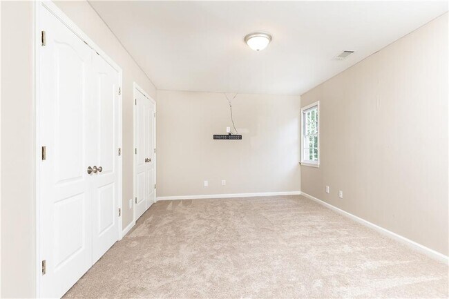Building Photo - 9360 Nesbit Lakes Dr