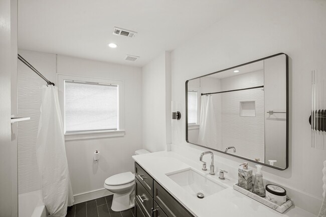 Building Photo - 5630 Lymbar Dr