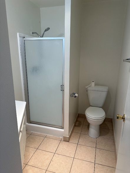 Building Photo - 919 E Windsor Rd