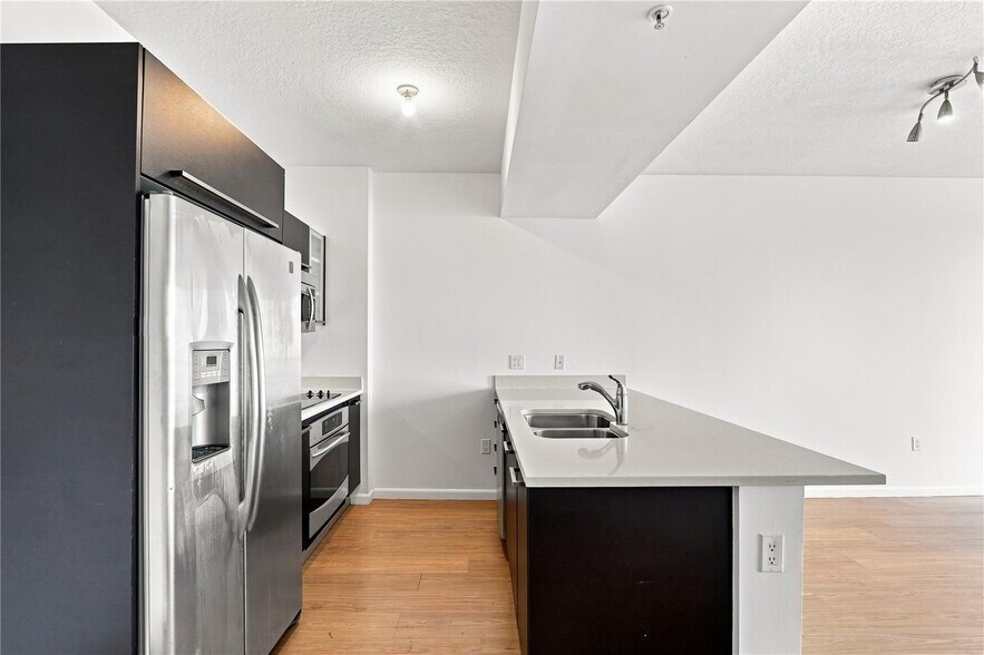 Building Photo - 333 NE 24th St
