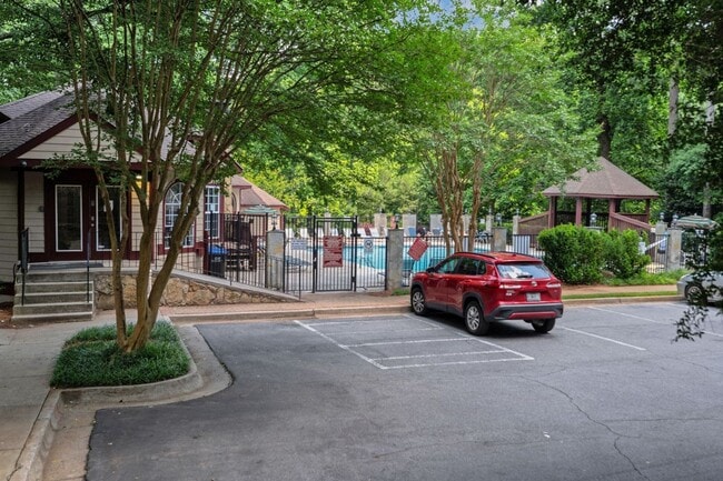 Building Photo - Charming 2BR Condo in Alpharetta
