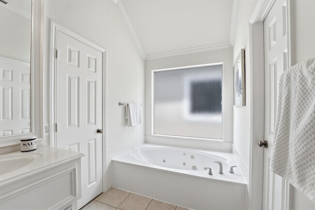 Building Photo - 1433 Oneil St