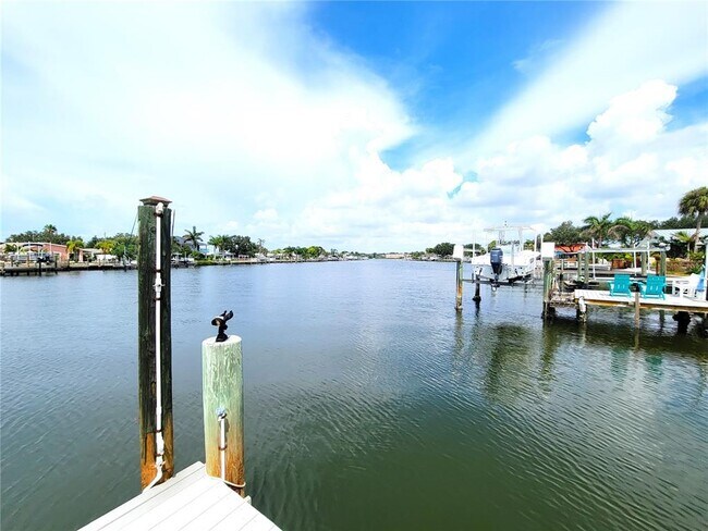 Building Photo - 314 Bahia Vista Dr