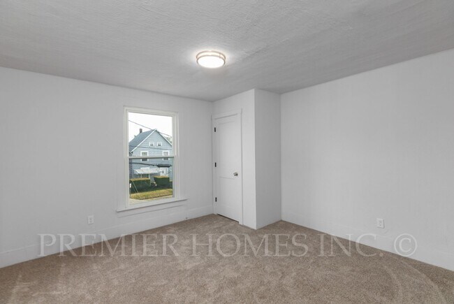 Building Photo - 3 Bed Single-Family Home Near Aultman Hospital – $1,595/mo
