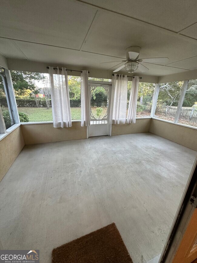 Building Photo - 1024 Greenwillow Dr