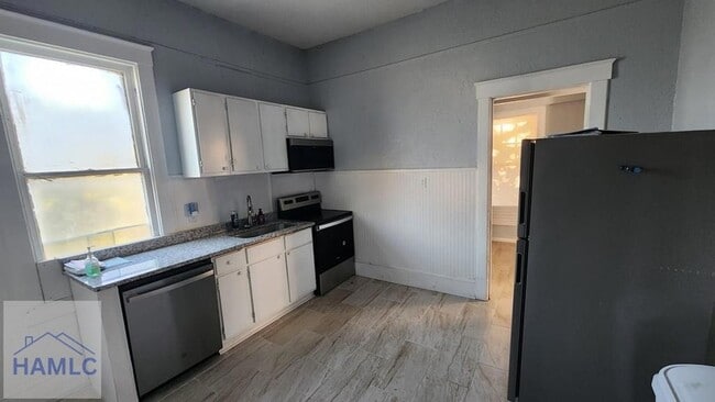 Building Photo - 826 E Duffy St