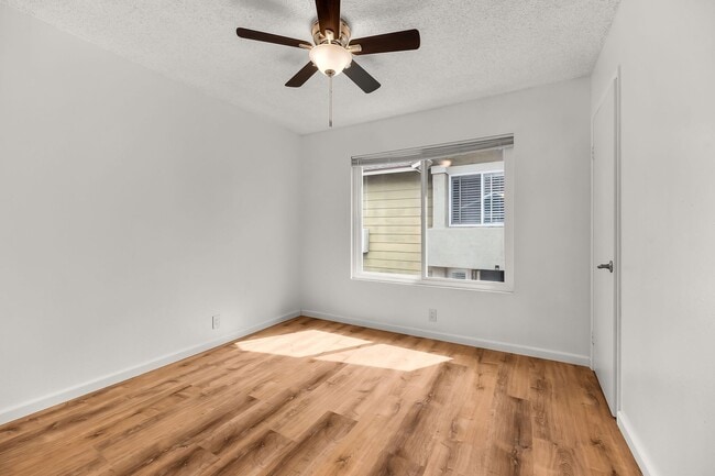 Building Photo - Fully Renovated 3-Bedroom Home in the South Bay Townhomes Community!