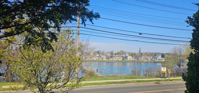 Building Photo - 515 Quinnipiac Ave