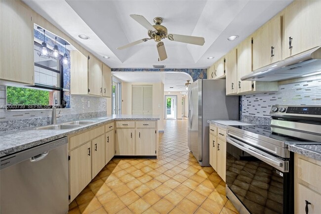 Building Photo - 5746 SW 53rd Terrace