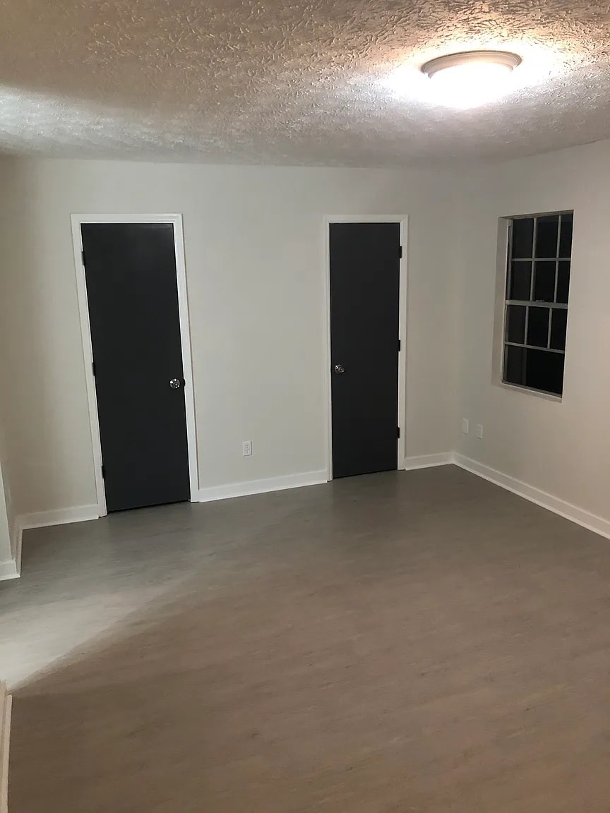 Building Photo - Room in Townhome on Pine Tree Trail