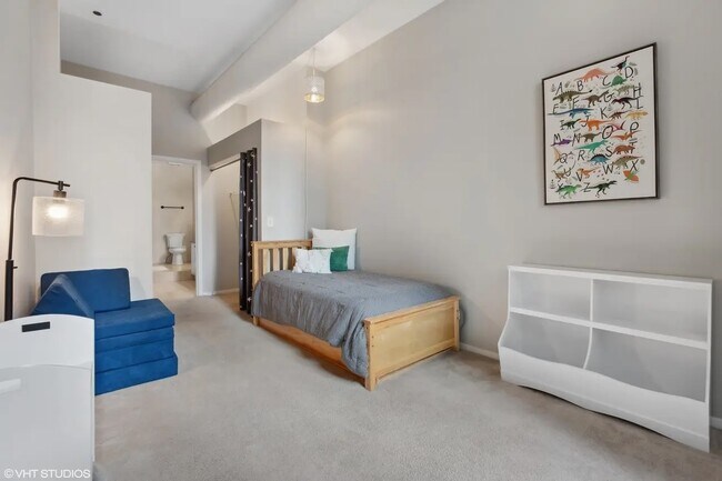 Building Photo - 910 S Michigan Ave