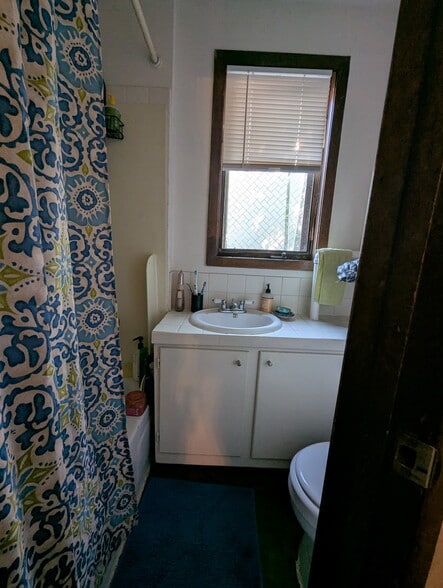 Bathroom - 2212 Madison St NE