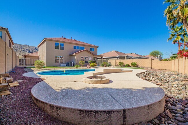 Building Photo - Spacious & Elegant Home with Resort-Style Backyard in Gated Community