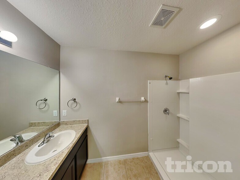 Building Photo - 7027 57th Terrace E Palmetto FL