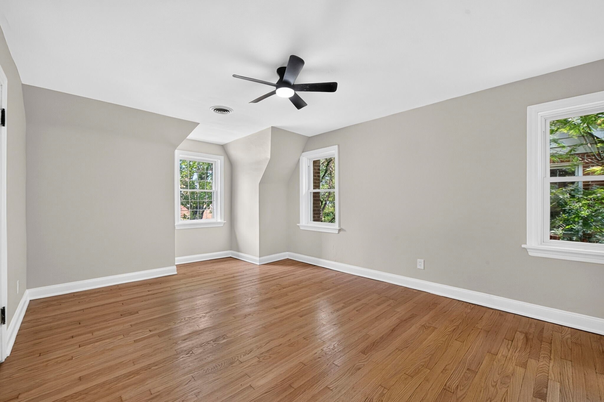 Building Photo - 7310 Drexel Dr