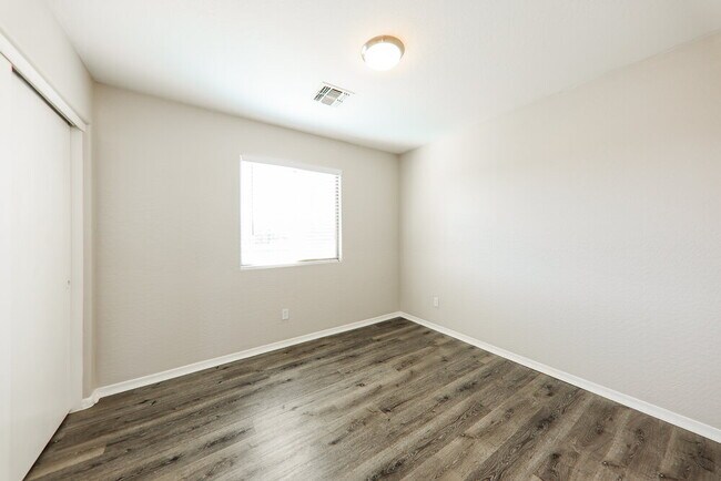 Building Photo - 11767 W Banff Ln