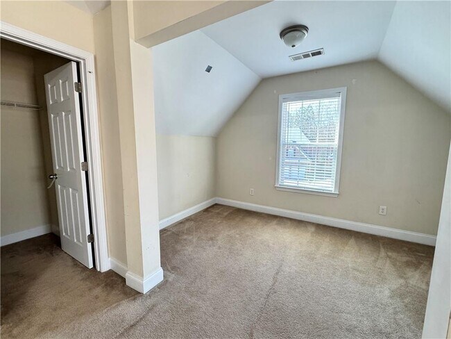 Building Photo - 632 Scenic Creek Dr SW