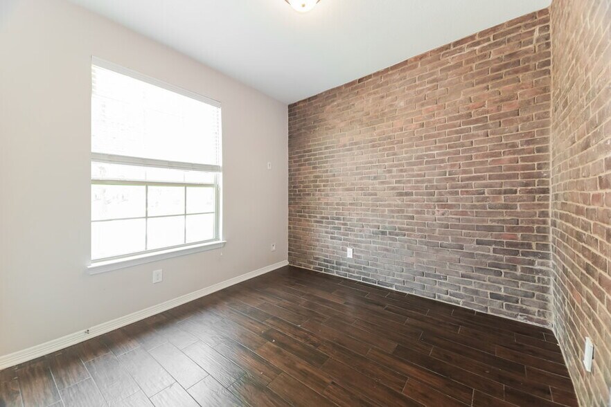 Building Photo - 1208 Songbird Dr