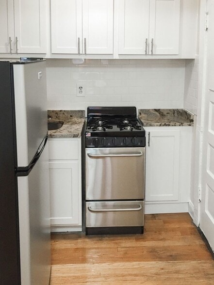 Building Photo - 538 W Cornelia Ave