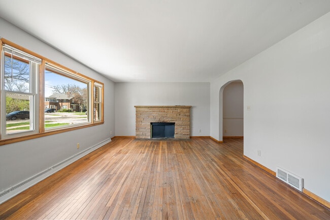 Building Photo - 11 S Church St