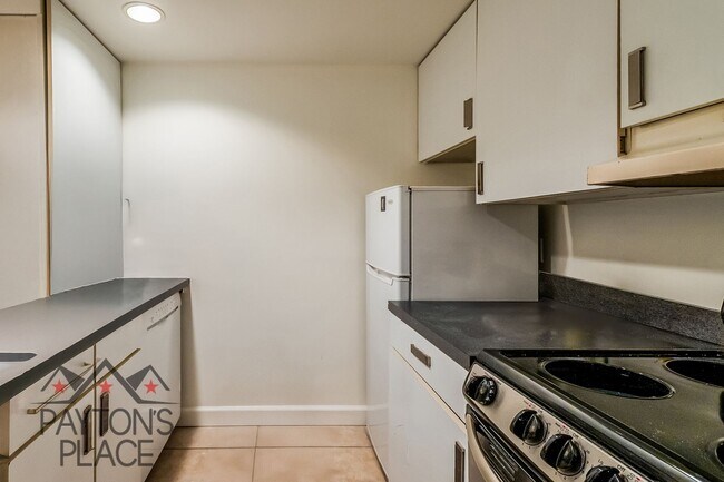 Building Photo - Renovated English Basement in U St area