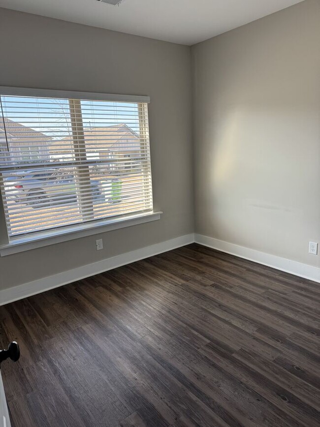Building Photo - 4004 Ashley Dr