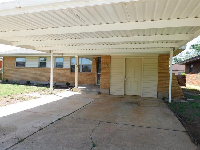 Building Photo - 728 SW 1st St