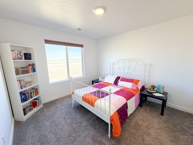 Building Photo - Hidden Springs Gem